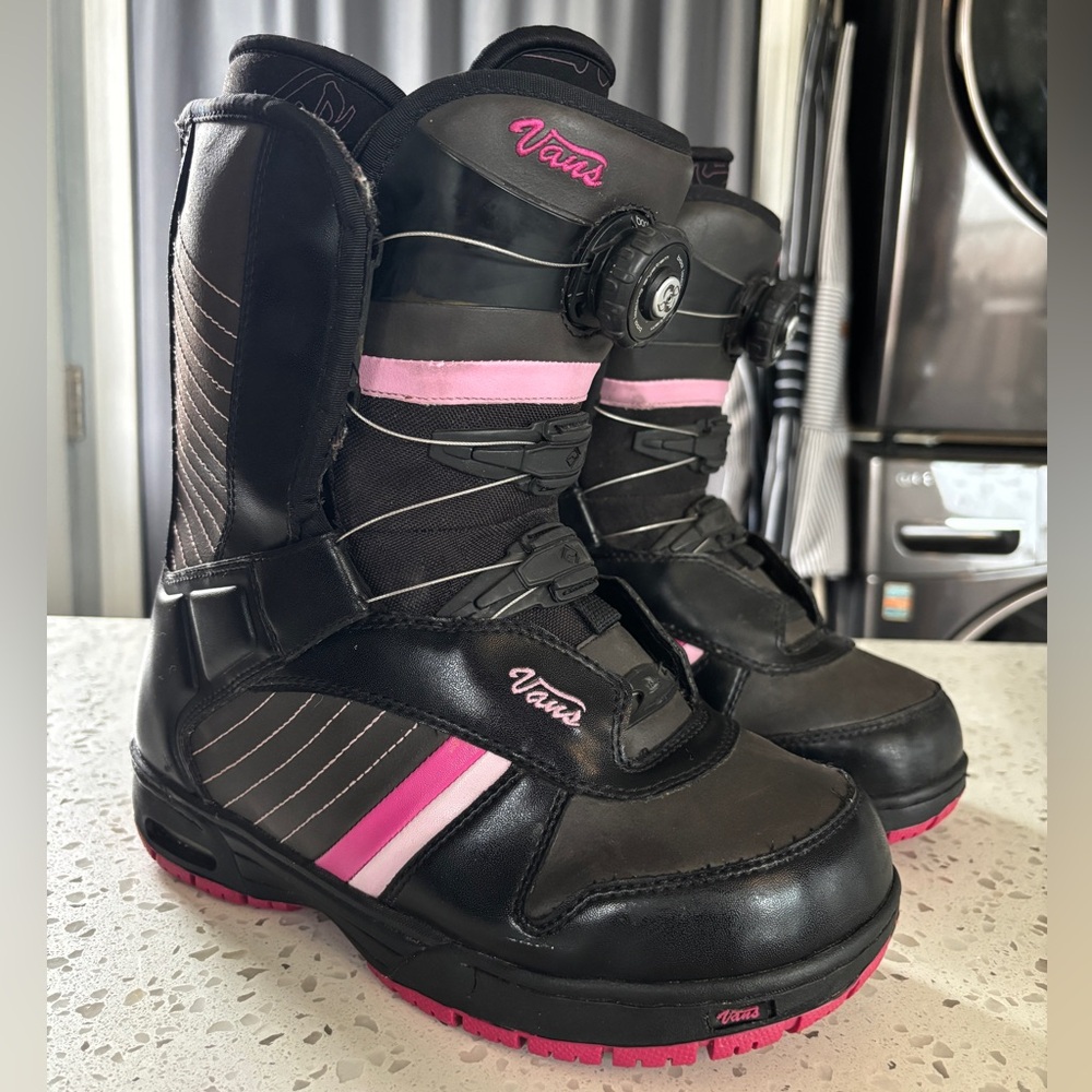 Vans BOA Snowboard Boots Women’s Size 8 Pink/Black Great Condition
